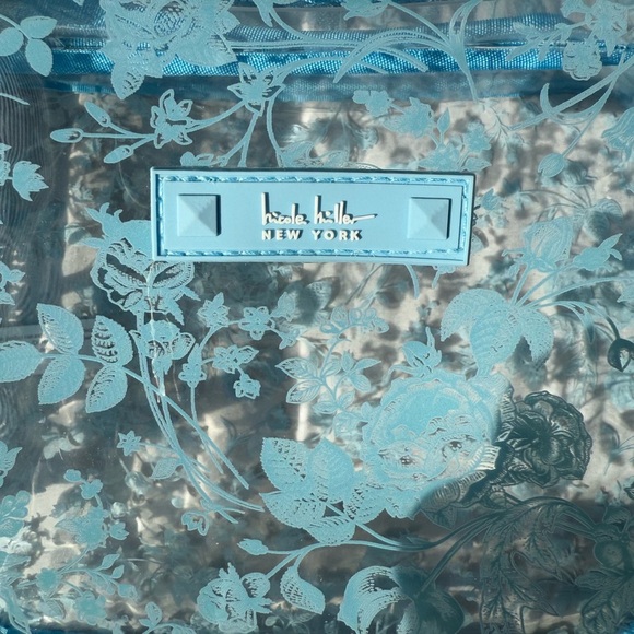 Nicole Miller Blue Bath Accessories or Make Up Bag - Picture 2 of 6